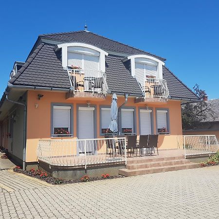 Апартаменты Richie Ii. Apartman Шиофок Экстерьер фото