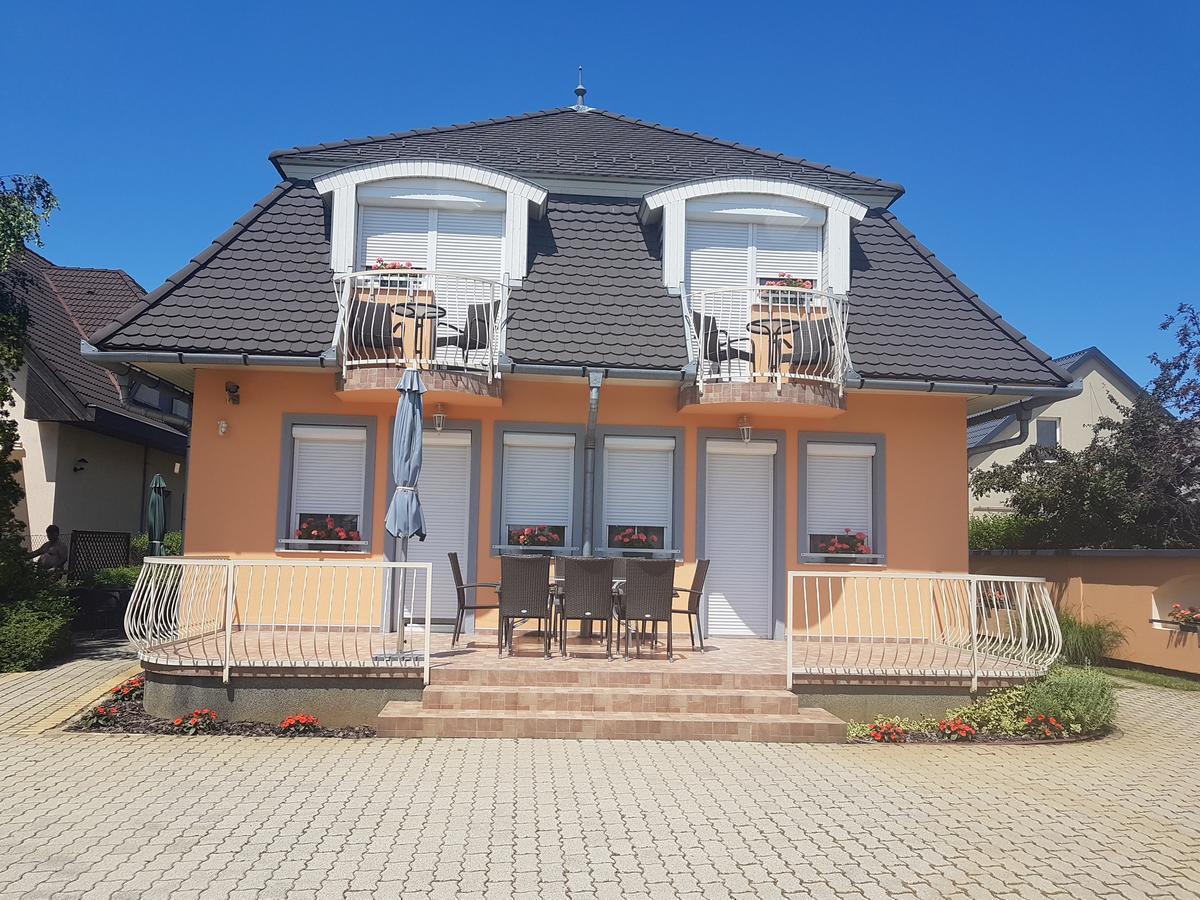 Апартаменты Richie Ii. Apartman Шиофок Экстерьер фото